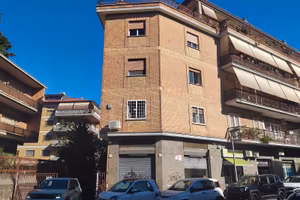 PORTUENSE - Locale commerciale con due vetrine