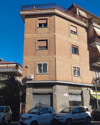 PORTUENSE - Locale commerciale con due vetrine
