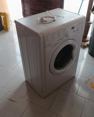 lavatrice slim Indesit 