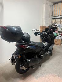 Xmax 300 icon black
