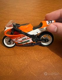 Modellino moto da corsa arancione