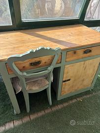 Scrittoio antico in legno rivisitato shabby