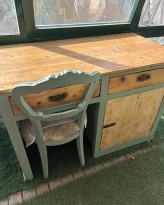 Scrittoio antico in legno rivisitato shabby