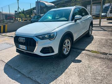 Audi Q3 35 TDI S tronic Business Sport
