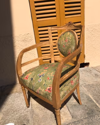 Poltroncina d'epoca a pozzetto stile Neoclassico /