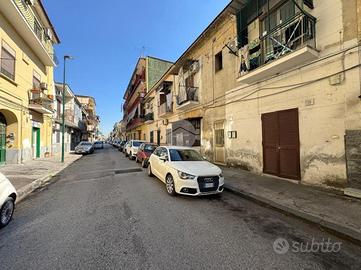 MONOLOCALE A NAPOLI