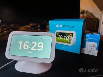 Amazon Echo Show 5 (3ª Gen) + Stand Regolabile 