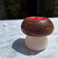 candela artigianale  a forma di fungo