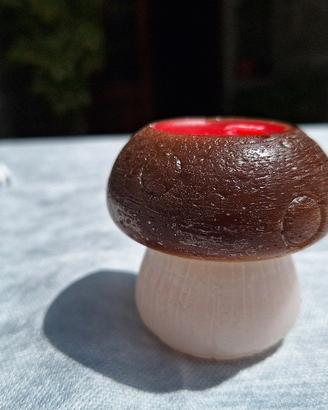 candela artigianale  a forma di fungo