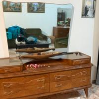 Cassettiera con specchio