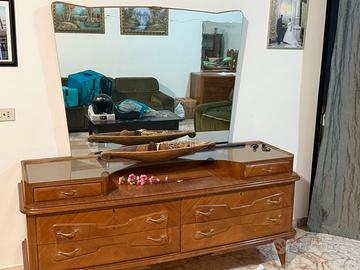 Cassettiera con specchio