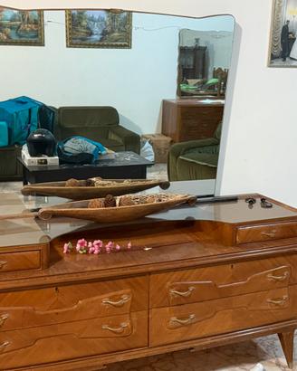 Cassettiera con specchio
