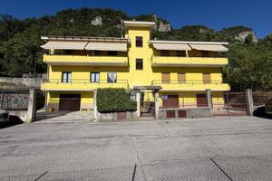4 LOCALI A MONTE MARENZO