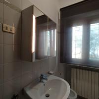 Mobiletto IKEA con specchio e luce LED