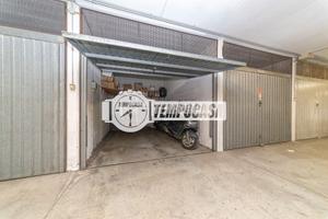 AMPIO BOX IN VA DELLA CASETTA MATTEI