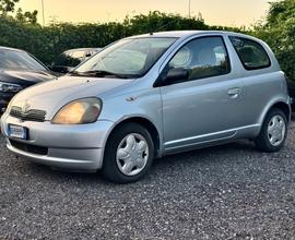 Toyota Yaris 1.0i 3 porte benzina 68cv Neopatentat