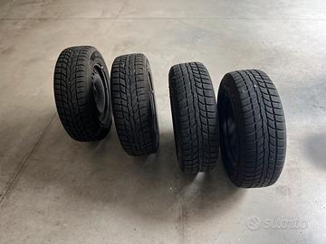 4 Gomme da neve Hankook 195/65 R15 91T