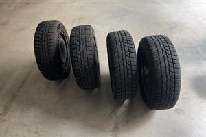 4 Gomme da neve Hankook 195/65 R15 91T