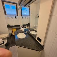 Mobile bagno grande con ampio specchio