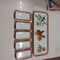 Vassoio In Ceramica E Ciotole Portasalse Dipinto A