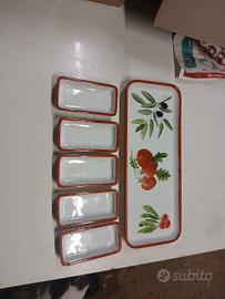 Vassoio In Ceramica E Ciotole Portasalse Dipinto A