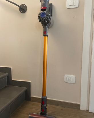 Dyson v8