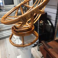 poltroncina girevole rattan. 