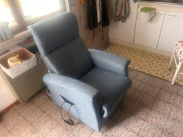 Poltrona alzapersona per disabili