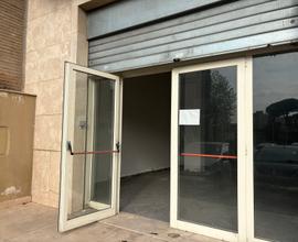 Locale commerciale ampia quadratura