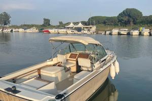 Barca a Motore- Tiara 2000