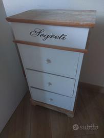 Mobiletto Cassettiera Shabby "Segreti"