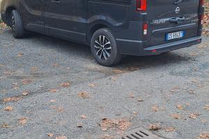 nissan  primastar 6 posti autocarro 