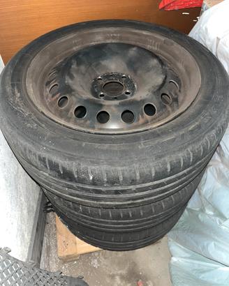Cerchi e gomme usate