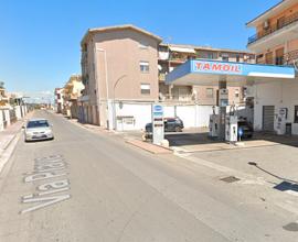 Trivano con cortile e posto auto