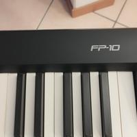 ROLAND FP 10 con stand e sgabello Thomann 