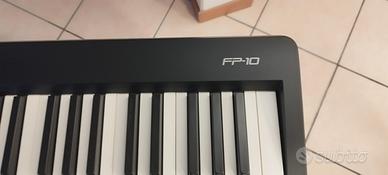 ROLAND FP 10 con stand e sgabello Thomann 