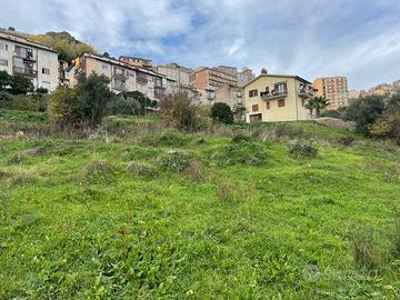 Nicosia: struttura 200 mq, terreno e bosco