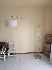 Lampada da terra ad arco – design moderno