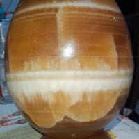 Uovo decorativo in aragonite con piedistallo 1,7kg