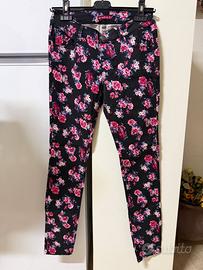 Pantaloni Terranova fantasia fiori neri e rosa