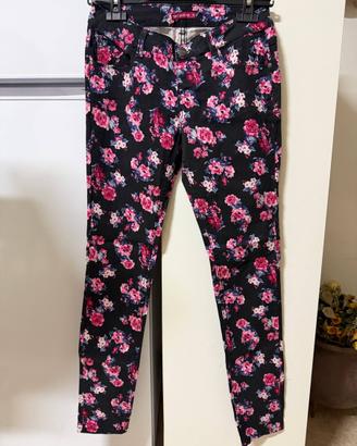 Pantaloni Terranova fantasia fiori neri e rosa