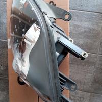 Faro Ant. SX Ford Fiesta V - 6S61-13W030-AE