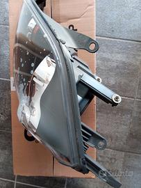 Faro Ant. SX Ford Fiesta V - 6S61-13W030-AE