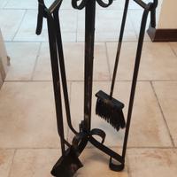 Set attrezzi per caminetto in ferro ornamentale 