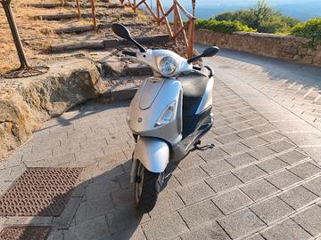 Piaggio Fly 150
