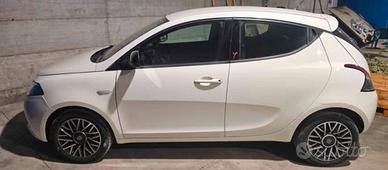 lancia ypsilon 1.2 gpl 