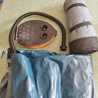 kit materassino da campeggio, plaid e pompa