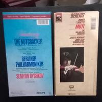 2 custodie con nastri da collezione 