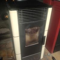 stufa a pellet  della ecotek modello lisa 5,5 kw