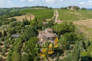 Villa di 550 m² con più di 5 locali e box auto dop